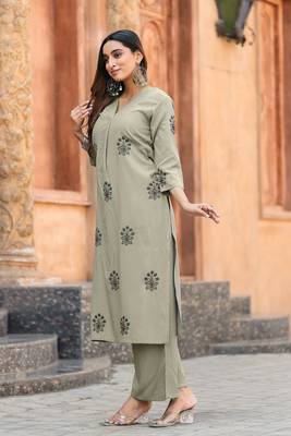 Floral Printed Straight Kurta with Palazzo 4