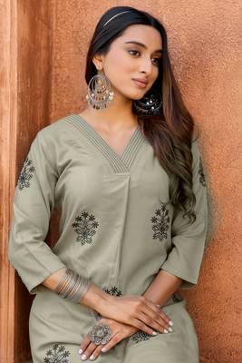 Floral Printed Straight Kurta with Palazzo 5