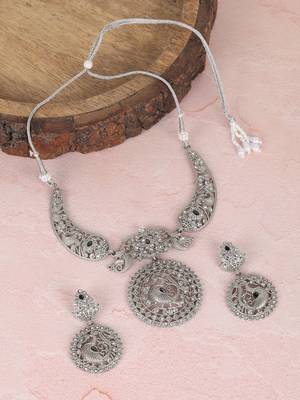 Antique silver peacock necklace set with intricate filigree work 3