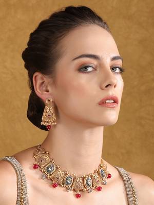 Antique gold-plated temple necklace set with kundan and pearl beads 1