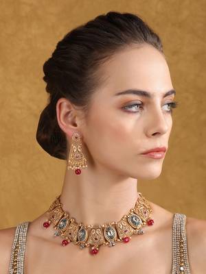 Antique gold-plated temple necklace set with kundan and pearl beads 2