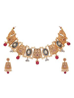 Antique gold-plated temple necklace set with kundan and pearl beads 4