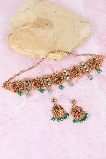 Antique gold-plated choker necklace set with green beads