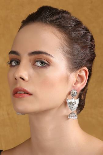 Tribal-inspired silver-plated earrings with pearl accents