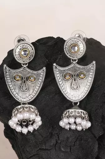 Tribal-inspired silver-plated earrings with pearl accents