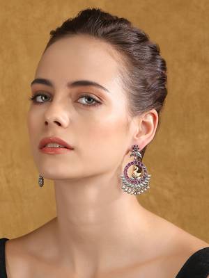 Antique silver-plated swan motif earrings with pink stones 2