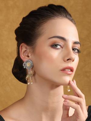 Elegant dual-tone deer motif earrings with pearl drops 1
