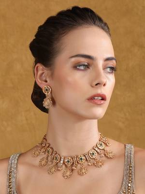 Oxidized gold-plated necklace set with intricate detailing 1