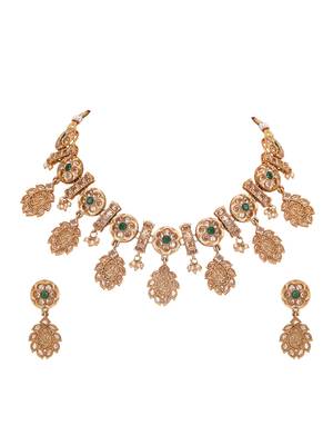 Oxidized gold-plated necklace set with intricate detailing 4