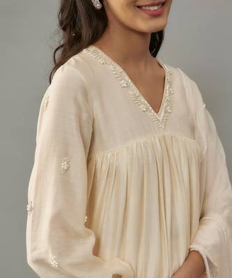 Azura ivory hand woven chanderi suit set with pearl embroidery 4