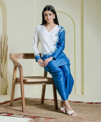 White & blue embroidered 2 piece kurta set 3