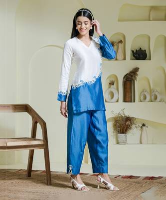 White & blue embroidered 2 piece kurta set 5