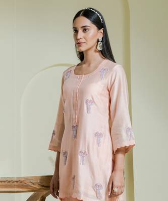 Peach & lilac hand embroidered 2 piece kurta set 2