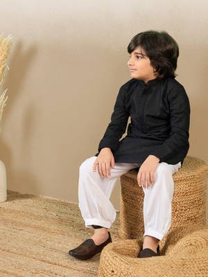 Stylish chikankari embroidered black kurta set 2
