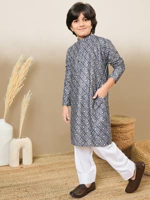 printed grey kurta set with sequins 1