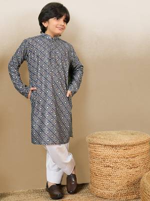 printed grey kurta set with sequins 2