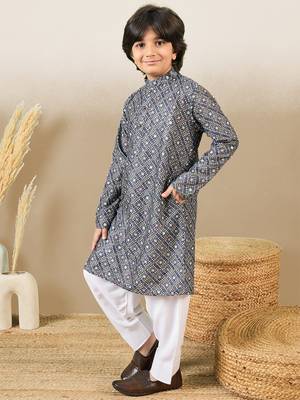printed grey kurta set with sequins 3