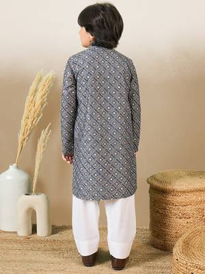 printed grey kurta set with sequins 4