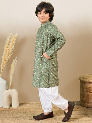 printed green kurta set with sequins 3