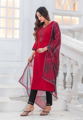 Women Modal Embroidery Straight Kurta With Pant And Dupatta Suit Set  4