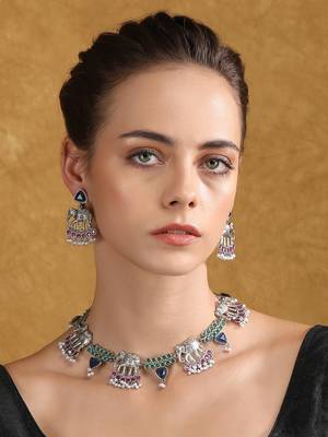 Silver-plated elephant motif necklace set with earrings 1