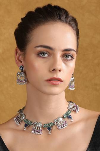 Silver-plated elephant motif necklace set with earrings