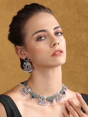 Silver-plated elephant motif necklace set with earrings 2