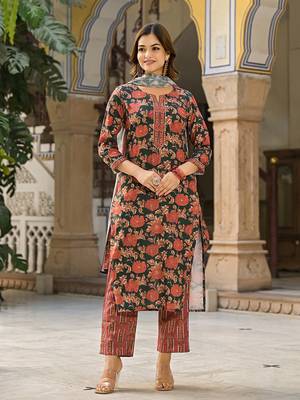 Women green rayon blend floral printed straight kurta trousers with dupatta 3
