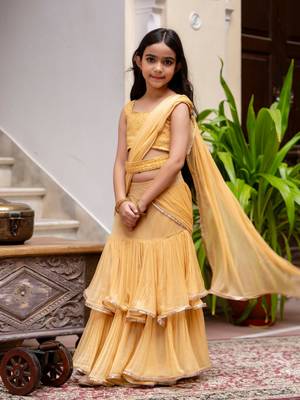 Paisley print chiffon pre drapped ready to wear saree in beej cream ( 1 saree : 1 choli ) 1