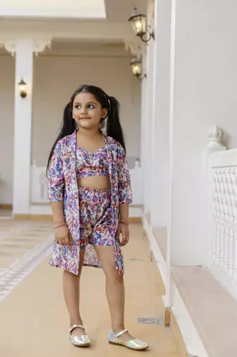 Cutiediva Girls printed sleeveless crop top and shorts with shrug co-ords in purple