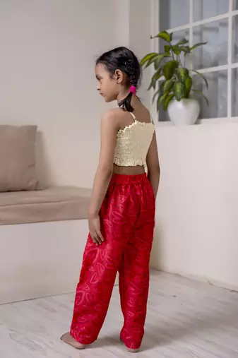 Cutiediva Girls floral printed co ord set-pink  in red