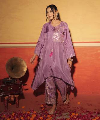 Lilac hand-embroidered kaftan set with brocade bottoms 5