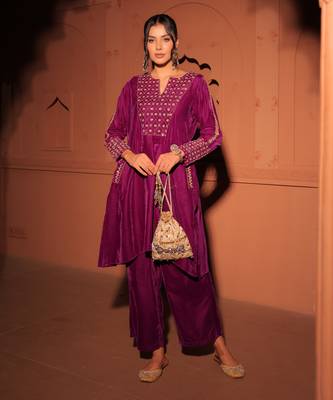 Plum purple velvet kurta set 1