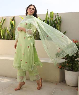 Floral elegance: pista cotton gauze kurta set with kota doriya dupatta 1