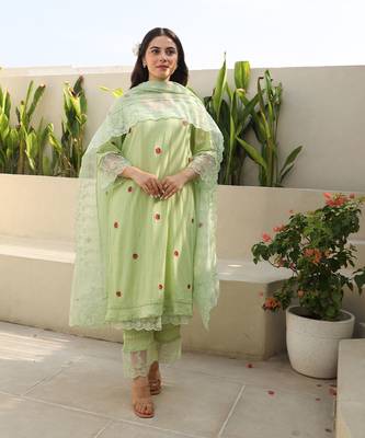 Floral elegance: pista cotton gauze kurta set with kota doriya dupatta 5