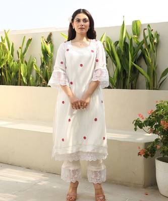 Floral elegance:white cotton gauze kurta set with kota doriya dupatta 3