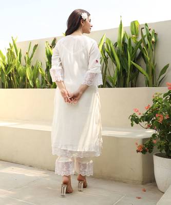 Floral elegance:white cotton gauze kurta set with kota doriya dupatta 4