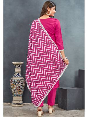 Pink premium rayon solid kurta with zig zag print pant & dupatta set 4