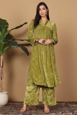 Mehandi green velvet embroidered kurta palazzo set 1