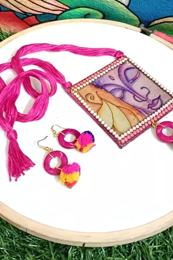 Handcrafted necksets4