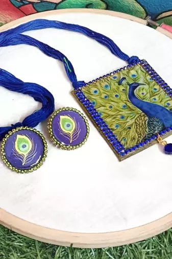 Handcrafted necksets5