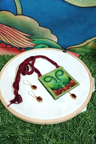 Handcrafted necksets6