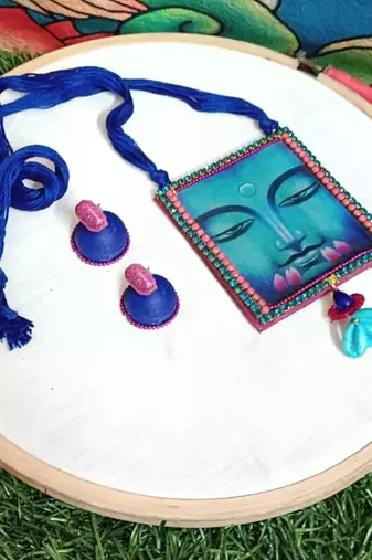Handcrafted necksets8