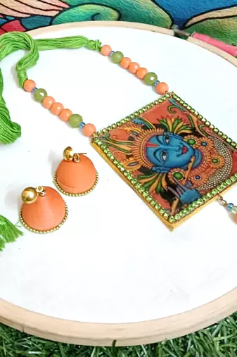 Handcrafted necksets9