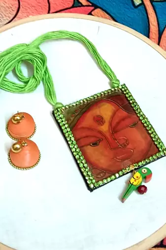 Handcrafted necksets12