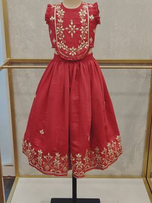 Red embroidered sleeveless ghaghra set 1