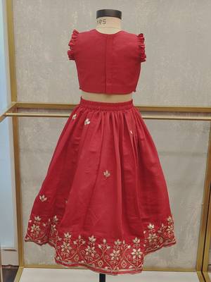 Red embroidered sleeveless ghaghra set 4