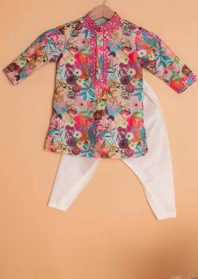 Floral embroidered kurta set 1