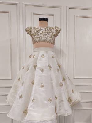 White and gold kutdana embroidered ghaghra 4