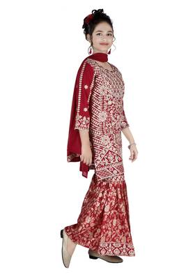 Aura heavy embroidery and stone hand work rani farsi jacquard sharara suit set 3